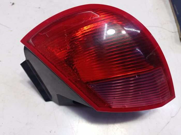 Фонарь задний правый наружный Mitsubishi Colt 6 (Z30) 3d (треснуто стекло), Митсубиси Кольт, MR957366