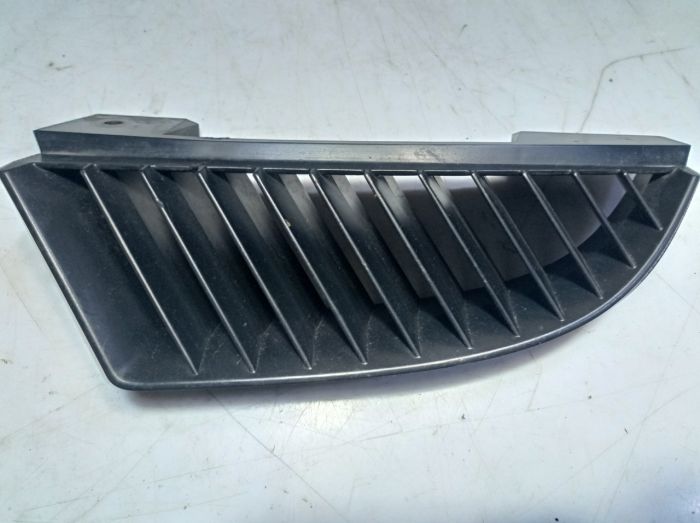 Решітка радіатора ліва Mitsubishi Colt 6 (Z30), Мітсубісі Кольт, MN127773
