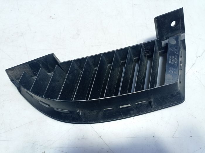 Решітка радіатора ліва Mitsubishi Colt 6 (Z30), Мітсубісі Кольт, MN127773