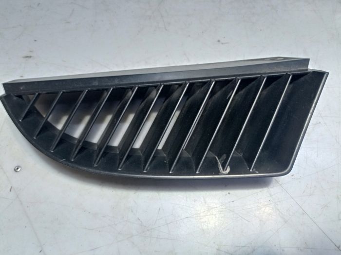 Решітка радіатора права Mitsubishi Colt 6 (Z30), Мітсубісі Кольт, MN127774