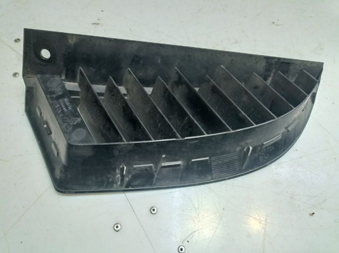 Решітка радіатора права Mitsubishi Colt 6 (Z30), Мітсубісі Кольт, MN127774