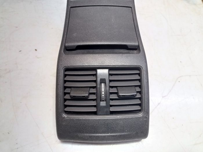 Накладка центральной консоли задняя Mercedes-Benz CLA 250, Мерседес, A1766801050