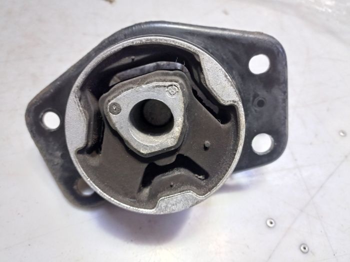 Подушка двигателя левая Mitsubishi Colt 6 (Z30), 1.1 бензин,, Митсубиси Кольт, MR961613, MR961611