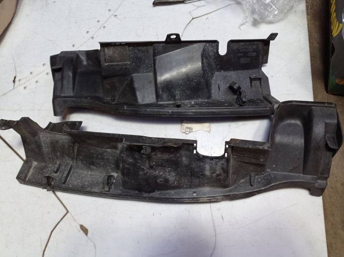 Накладка под лобовое стекло внутренняя (нижняя) жабо Ford Ka,  Форд Ка, 97KG-B016B27-AH  97KG-B016B26-A