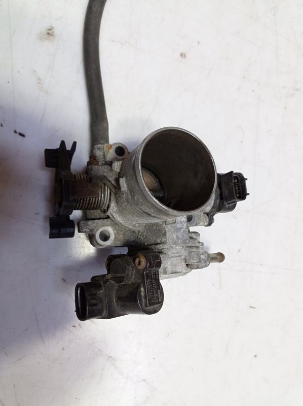 Дроcсельная заслонка Toyota Yaris 1.3,  1999 - 2005 г.в., Тайота Ярис, 8945220130  22270-21016