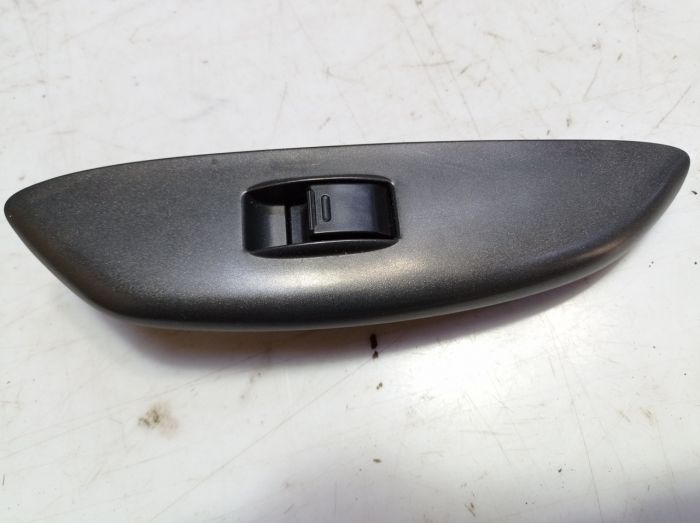 Кнопка управления стеклоподъёмником Toyota Yaris 1.3 1999-2005, Тайота Ярис