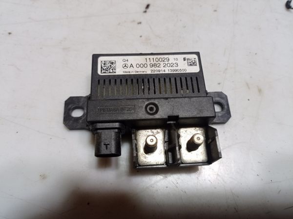 Реле дополнительного аккумулятора Mercedes-Benz CLA 250, Мерседес, A0009822023