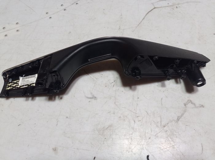 Подлокотник передней левой двери, кожа, Mercedes-Benz CLA 250, Мерседес, A1669054400