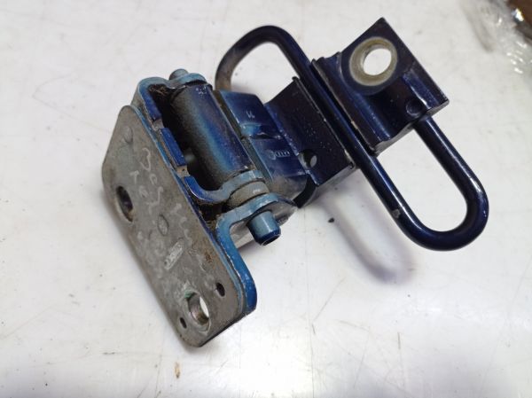 Петля задней левой двери нижняя Volkswagen Bora, Фольксваген Бора, 1J4833411C