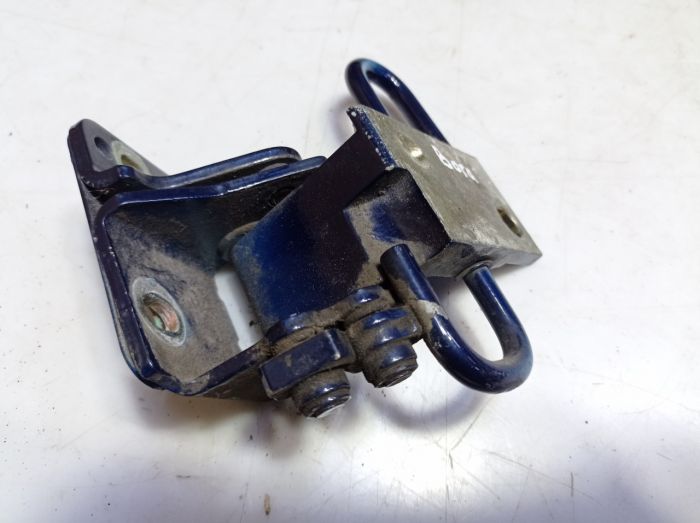 Петля задней левой двери нижняя Volkswagen Bora, Фольксваген Бора, 1J4833411C