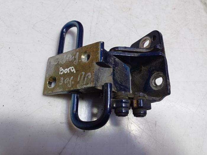 Петля задней правой двери нижняя Volkswagen Bora, Фольксваген Бора, 1J4833412C
