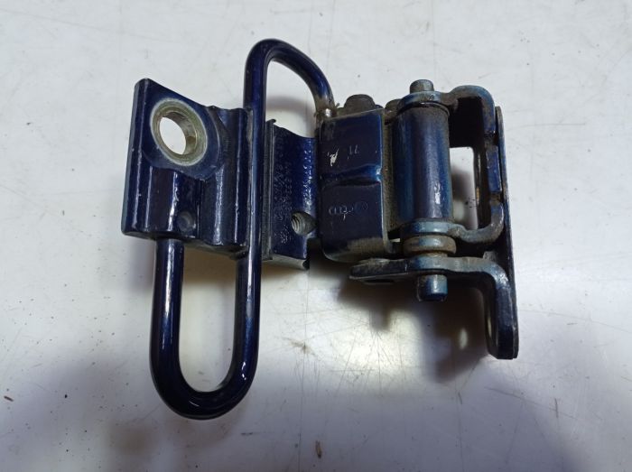 Петля задней правой двери нижняя Volkswagen Bora, Фольксваген Бора, 1J4833412C