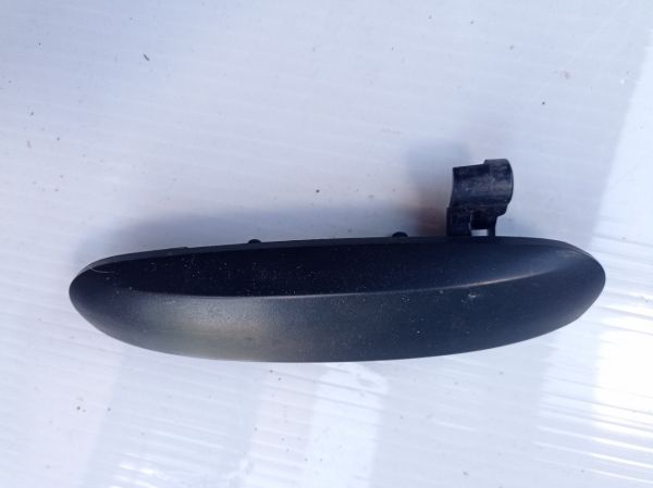 Ручка левой двери наружная Mitsubishi Colt 6, 2004 - 2008 г.в., 3 двери, Митсубиси Кольт