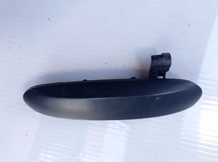 Ручка левой двери наружная Mitsubishi Colt 6, 2004 - 2008 г.в., 3 двери, Митсубиси Кольт