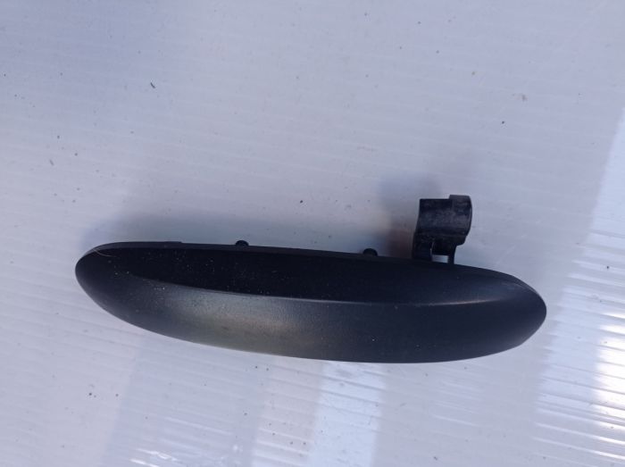 Ручка левой двери наружная Mitsubishi Colt 6, 2004 - 2008 г.в., 3 двери, Митсубиси Кольт