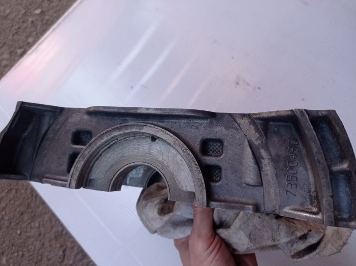 Крепление коленвала, бугельная плита Opel Corsa D, 1.3 CDTI, 73500430