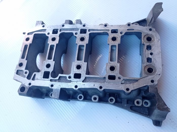 Крепление коленвала, бугельная плита Opel Corsa D, 1.3 CDTI, 73500430