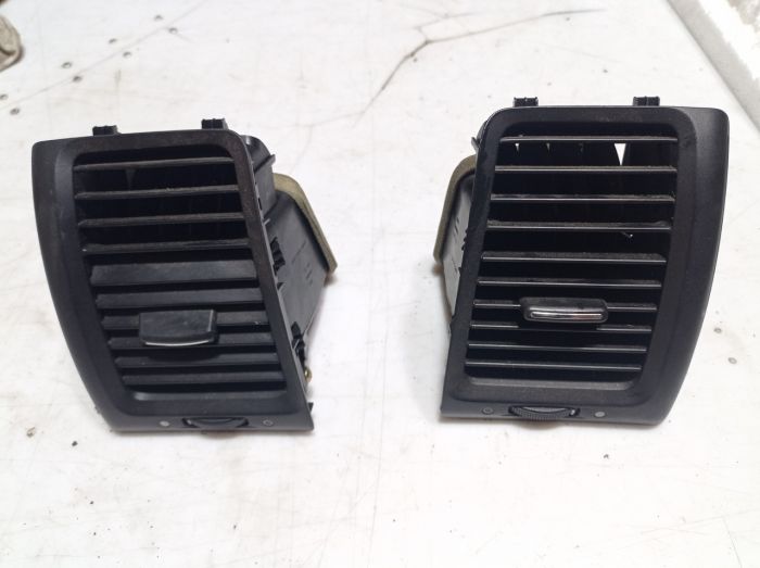 Дефлектор решітка обдува пічки права Honda Accord 7, Хонда Акорд, E6165131100