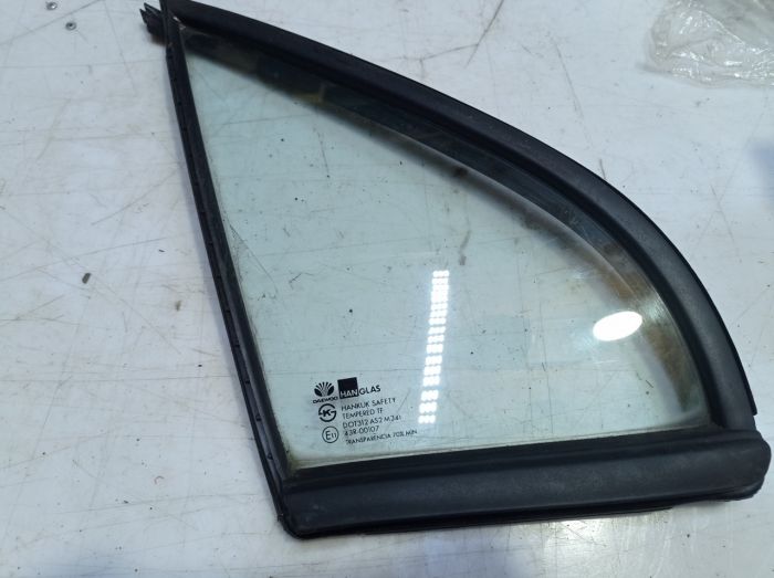 Скло передніх правих дверей кватирка Daewoo Matiz M100, 1998 - 2000 р.в., 0.8л., Деу Матіз
