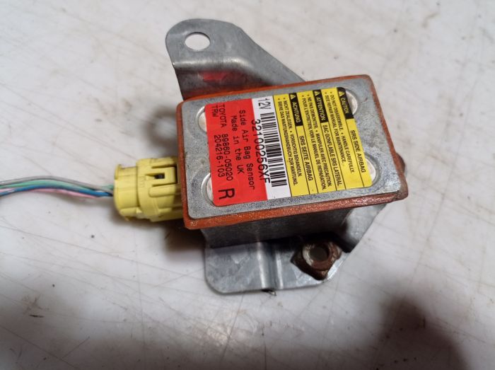 Датчик удара Airbag правый Toyota Avensis Т22, 1998 - 2003 г.в., Тайота Авенсис, 8986005020