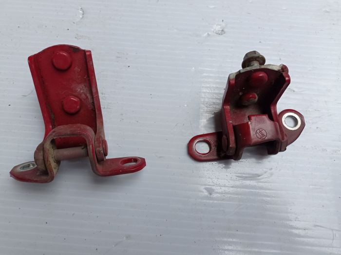 Петля дверная задняя левая Toyota Avensis Т22, 1998 - 2003 г.в., Тайота Авенсис