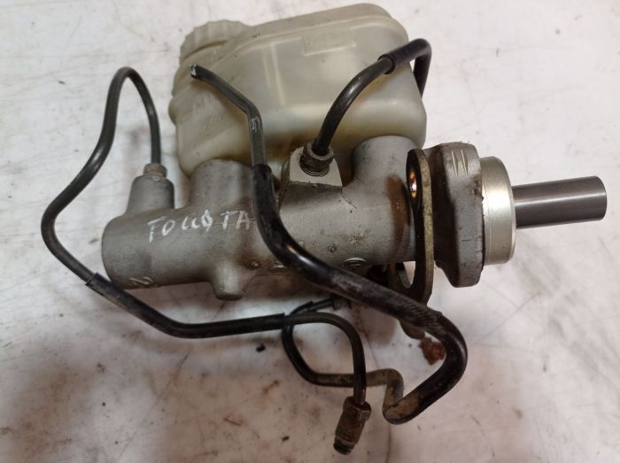Главный тормозной цилиндр Toyota Avensis Т22, 1998 - 2003 г.в., 2.0 дизель, Тайота Авенсис