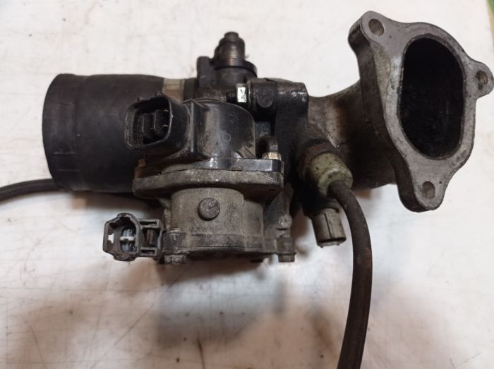 Дроссельная заслонка Toyota Avensis Т22, 1998 - 2003 г.в., 2.0 D-4D, Тайота Авенсис