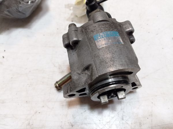 Вакуумный насос Toyota Avensis Т22, 1998 - 2003 г.в., 2.0 D-4D, Тайота Авенсис, 29300-27010