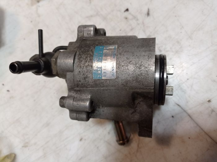 Вакуумный насос Toyota Avensis Т22, 1998 - 2003 г.в., 2.0 D-4D, Тайота Авенсис, 29300-27010