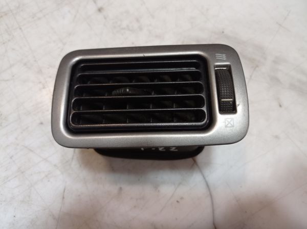 Дефлектор печки правый Toyota Avensis Т22, 1998 - 2003 г.в., 2.0 D-4D, Тайота Авенсис, 55881-450WL
