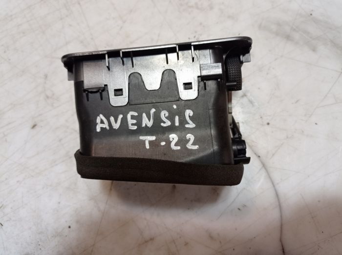 Дефлектор печки правый Toyota Avensis Т22, 1998 - 2003 г.в., 2.0 D-4D, Тайота Авенсис, 55881-450WL
