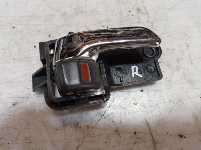 Ручка открытия двери внутренняя правая Toyota Avensis Т22, 1998 - 2003 г.в., 2.0 D-4D, Тайота Авенсис