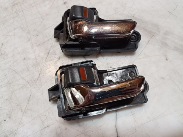 Ручка открытия двери внутренняя левая Toyota Avensis Т22, 1998 - 2003 г.в., 2.0 D-4D, Тайота Авенсис