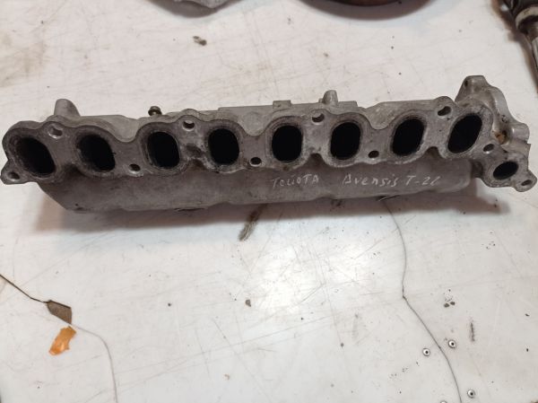 Коллектор впускной Toyota Avensis Т22, 1998 - 2003 г.в., 2.0 D-4D, Тайота Авенсис