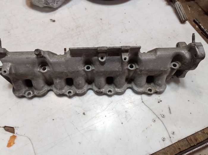 Коллектор впускной Toyota Avensis Т22, 1998 - 2003 г.в., 2.0 D-4D, Тайота Авенсис
