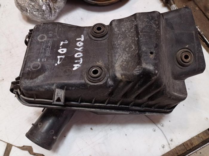 Корпус воздушного фильтра Toyota Avensis Т22, 1998 - 2003 г.в., 2.0 D-4D, Тайота Авенсис, 17701-27140