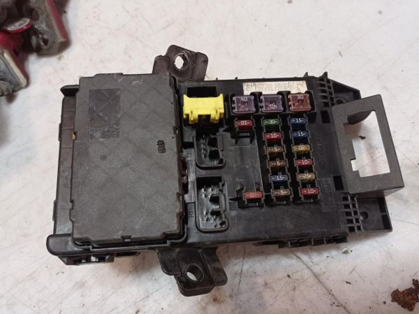 Блок предохранителей Toyota Avensis Т22, 1998 - 2003 г.в., 2.0 D-4D, Тайота Авенсис, 82641-05011