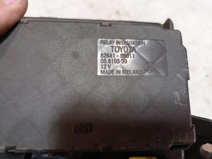 Блок предохранителей Toyota Avensis Т22, 1998 - 2003 г.в., 2.0 D-4D, Тайота Авенсис, 82641-05011