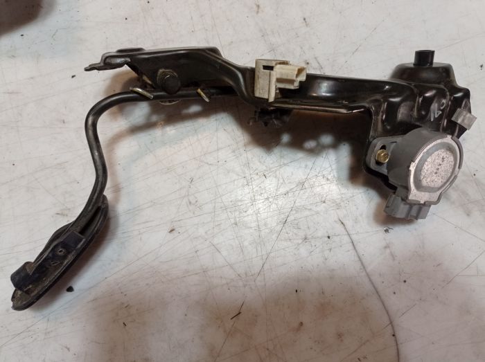 Педаль газа Toyota Avensis Т22, 1998 - 2003 г.в., 2.0 D-4D, Тайота Авенсис