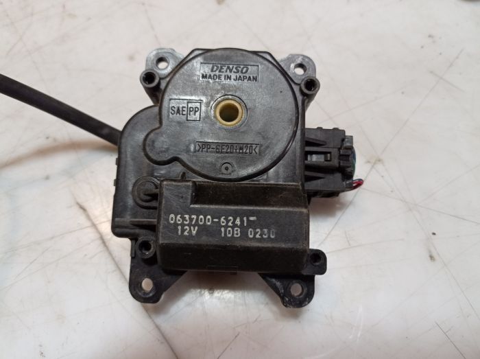 Привод заслонки печки Toyota Avensis Т22 1998 - 2003 г.в., 0637006231