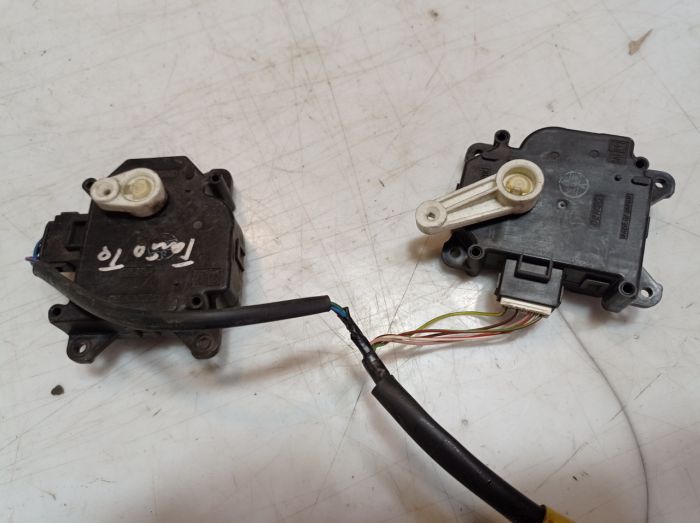 Привод заслонки печки Toyota Avensis Т22 1998 - 2003 г.в., 0637006231