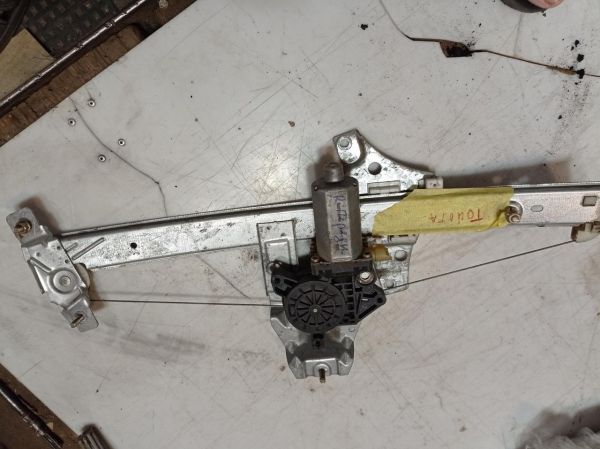 Стеклоподъёмник передний правый Toyota Avensis Т22, 1998 - 2003 г.в., Тайота Авенсис, Т22, 100-208-090