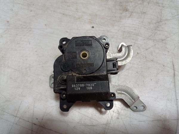 Привод заслонки печки Toyota Avensis Т22, 1998 - 2003 г.в., Тайота Авенсис, Т22, 637007820