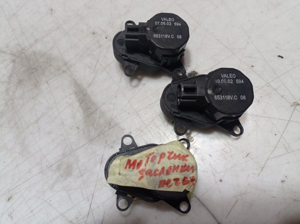 Моторчик заслонки печки Citroen C5 1 поколение 2.0 16V 2001-2004 универсал, Ситроен С5, 653118V.C