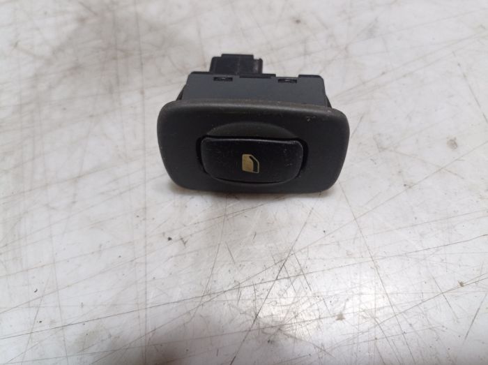 Кнопка стеклоподъёмника Citroen C5, 2.0 16V, 2001-2004 г.в., универсал, Ситроен С5, 96326947ZJ