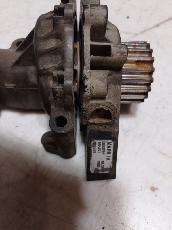 Помпа, водяной насос Citroen C5, 2.0 16V, 2001-2004 г.в., универсал, Ситроен С5, 9654531880