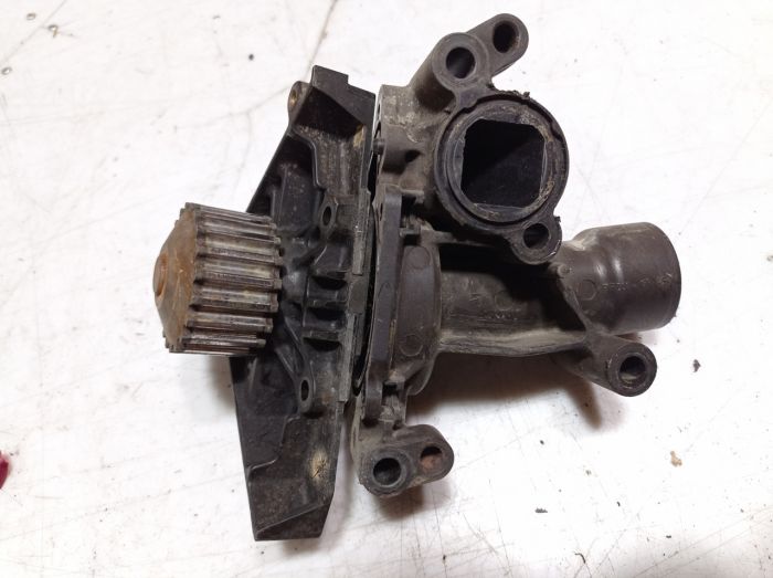 Помпа, водяной насос Citroen C5, 2.0 16V, 2001-2004 г.в., универсал, Ситроен С5, 9654531880
