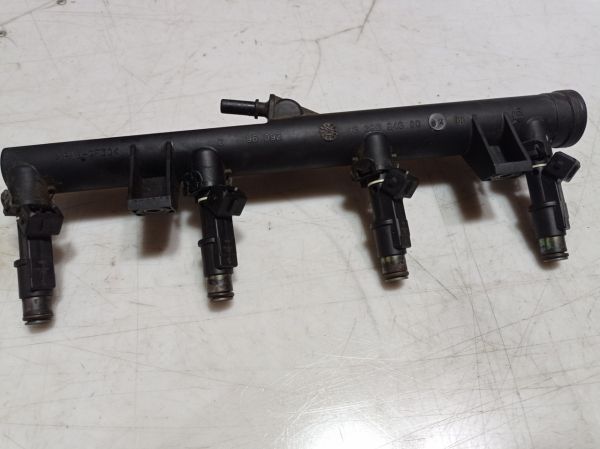 Форсунка топливная Citroen C5, 2.0 16V, 2001-2004 г.в., универсал, Ситроен С5, 01F003A