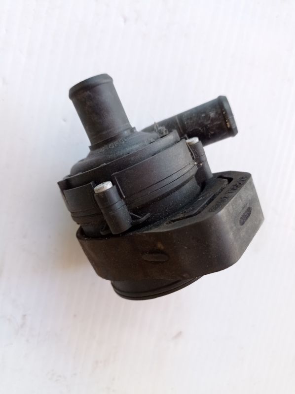 Водяной насос Mercedes-Benz CLA 250, A2118350028