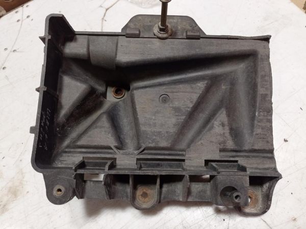 Подставка аккумулятора Skoda Fabia, 1999 - 2007 г.в., Шкода Фабия, 6Q0915331